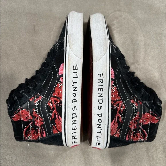 Vans x Stranger Things Sk8-Hi Reissue Sneakers - Picture 9 of 12